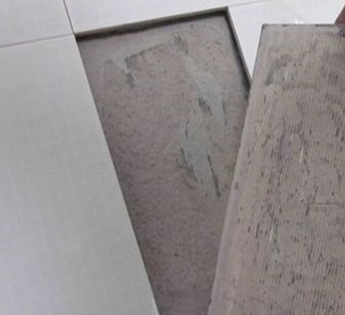 青阳瓷砖空鼓维修公司分享瓷砖铺贴时如果打浆（即涂抹在瓷砖背面和基层上的砂浆或瓷砖胶）过少，会带来以下问题